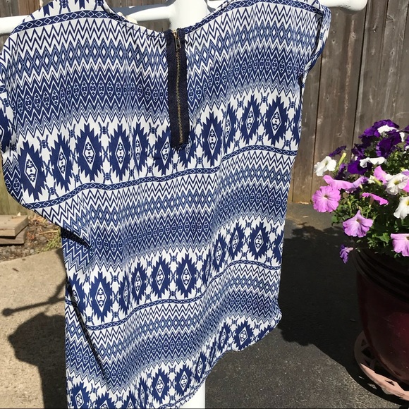 Blue and white printed top - Picture 3 of 3